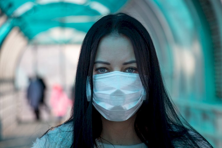 Quitarnos la mascarilla en espacios exteriores nos hará ganar confianza