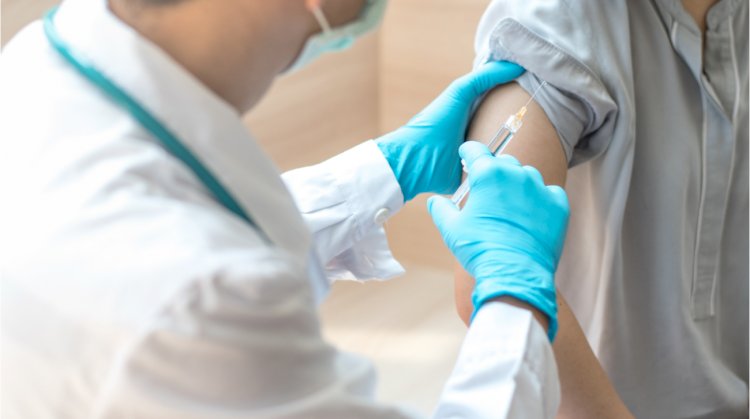 Covid-19: ¿Por qué es importante una nueva dosis para las personas inmunodeprimidas?