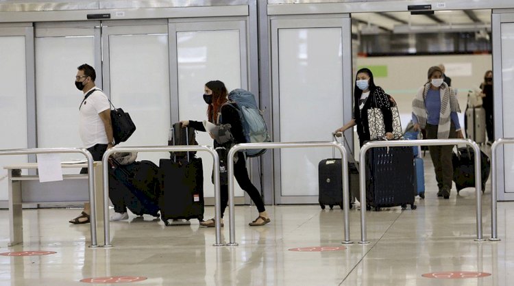 España recupera en agosto la mitad de turistas internacionales que en 2019
