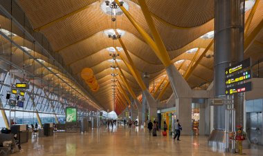 Consumo investiga a siete aerolíneas por su política de equipajes de mano y asignación de asientos