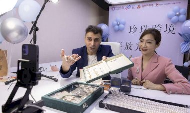 Cross-border livestream commerce boosts China's foreign trade